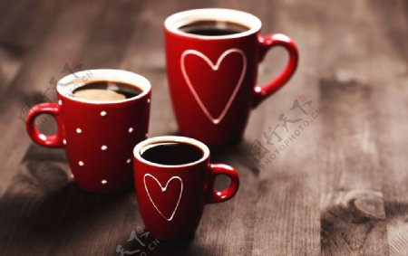 红色心形咖啡杯