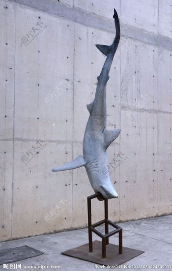 雕塑鲨鱼
