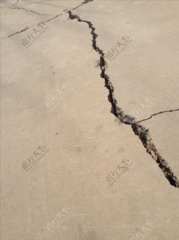 水泥路裂缝