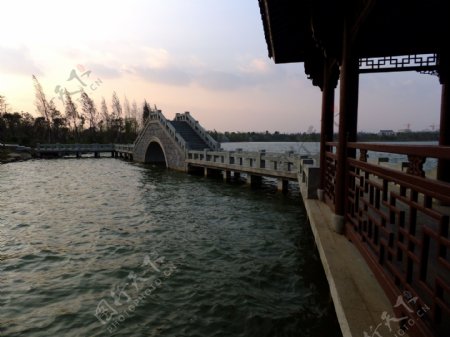 赣州中央生态公园的拱桥