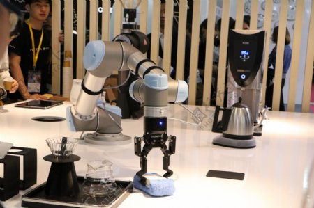 单臂机器人冲咖啡