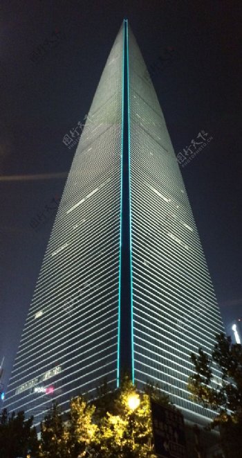 上海环球金融中心侧拍