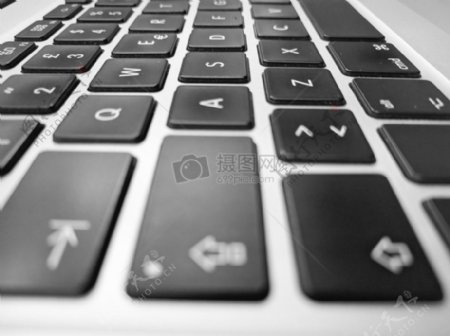 苹果的MacBook亲键盘