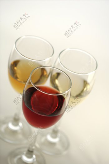 三杯高档红酒图片