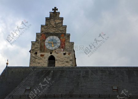 教堂上面的时钟