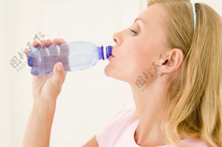 喝水休息体育女人图片