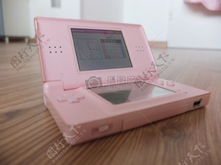 粉红色游戏机