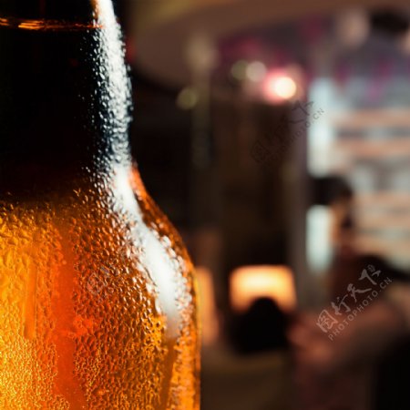 啤酒瓶摄影图片