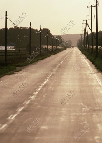 公路两边的电线杆影楼摄影背景图片