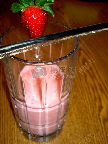 杯口的草莓