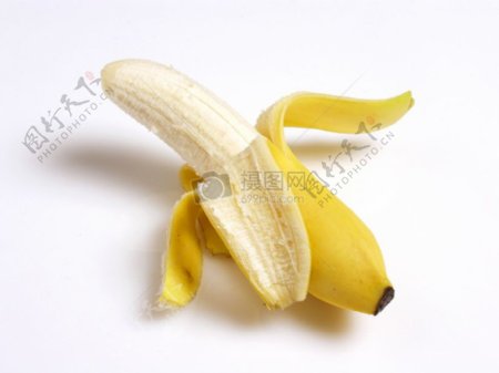 剥皮的香蕉