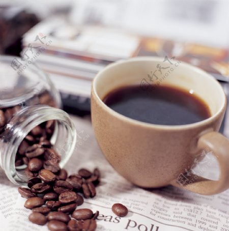 咖啡豆与咖啡特写图片图片