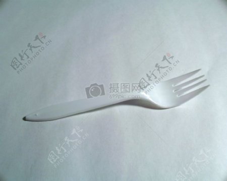桌面摆放的叉子