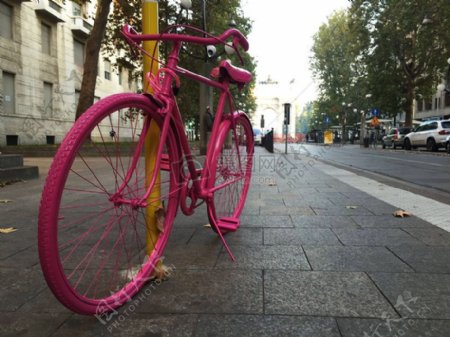 街道意大利自行车人行道自行车粉红色米兰