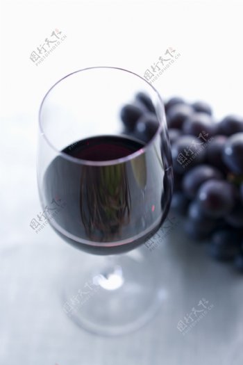 酒杯中的葡萄酒俯视图图片图片