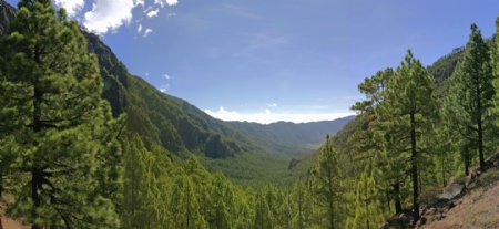 山峦天空风景图片