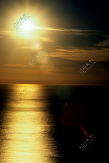 夕阳西下的海图片