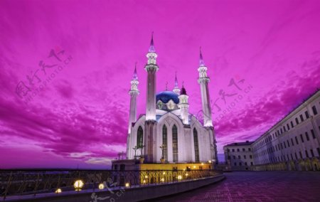 粉色天空下的清真寺