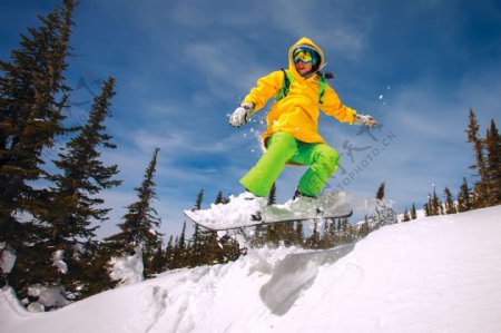 滑雪的女性图片