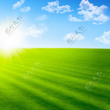 蓝天白云与草原美景图片