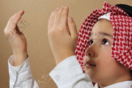祈祷的儿童图片