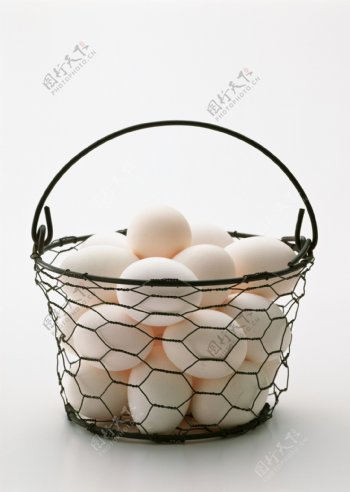 篮子里的鸡蛋图片