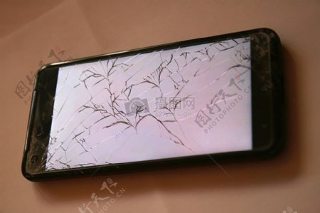 手机的屏幕破裂