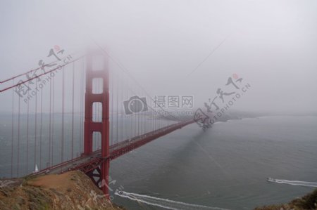 雾里的金门大桥