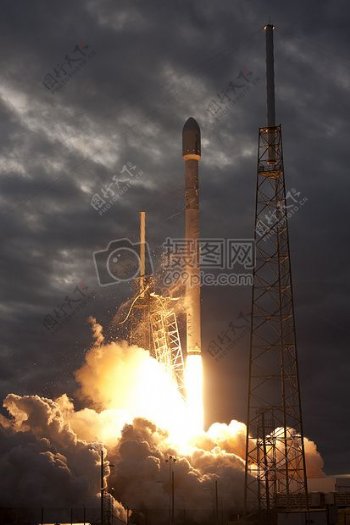 升空火箭发射Spacex公司启动火焰推进空间火箭