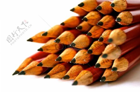 很多只木铅笔