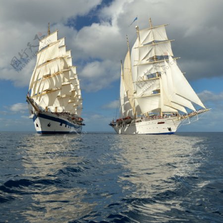 两艘帆船图片