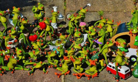 一群绿色的青蛙