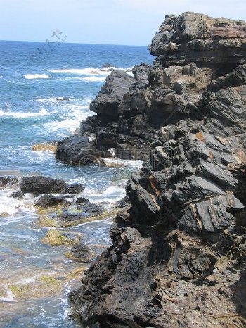 海岸边的岩石