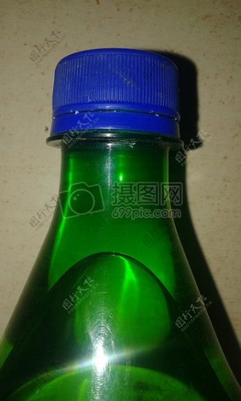 水绿色瓶