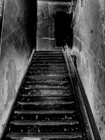 黑暗的楼梯道