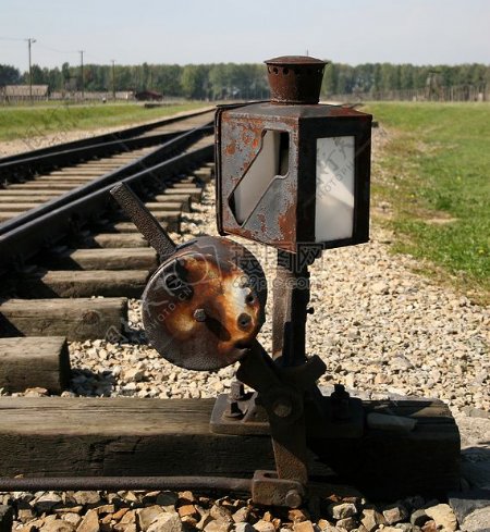 废弃的火车铁轨