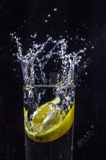 水玻璃黑色滴柠檬