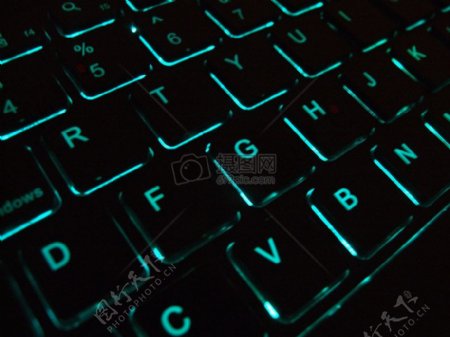 有蓝光的键盘