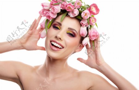 粉色花朵与美女图片