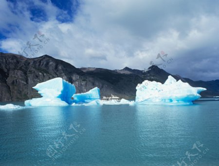 湖泊与浮冰美景图片