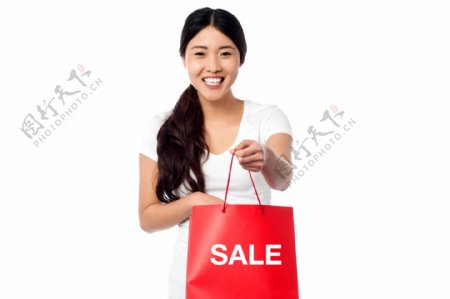 开心购物的亚洲女性图片