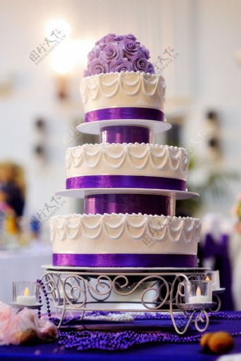 紫色婚礼蛋糕图片