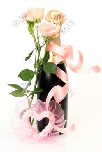 玫瑰花与香槟图片