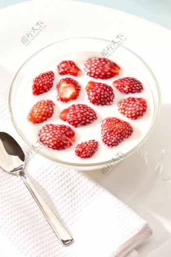 牛奶水果早餐图片