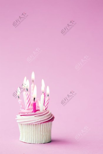 生日蛋糕与蜡烛图片