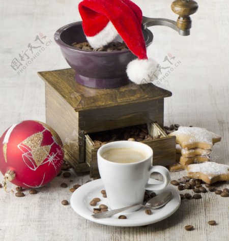 圣诞球与咖啡图片