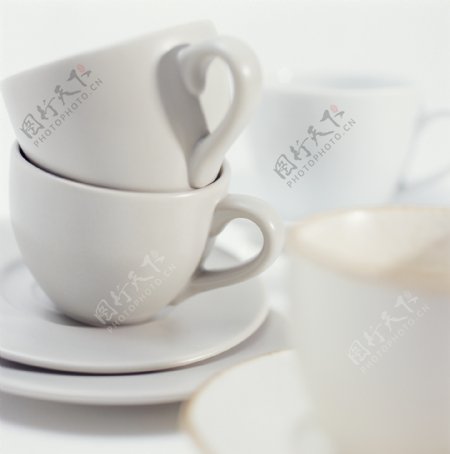 干净清爽的咖啡杯子碟子图片