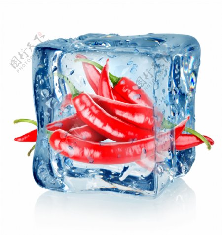 冰块里的红椒图片
