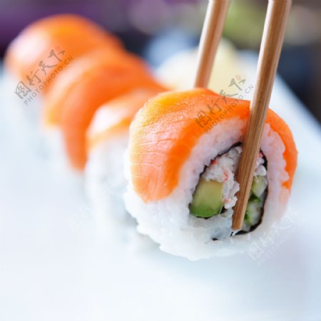 三文鱼美味寿司图片