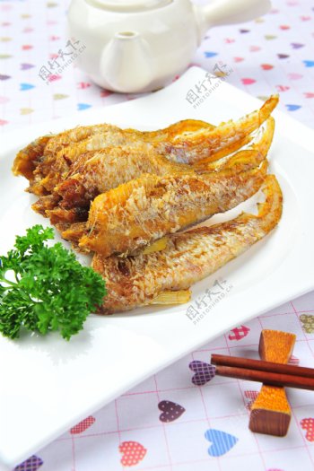 酥香凤尾鱼图片